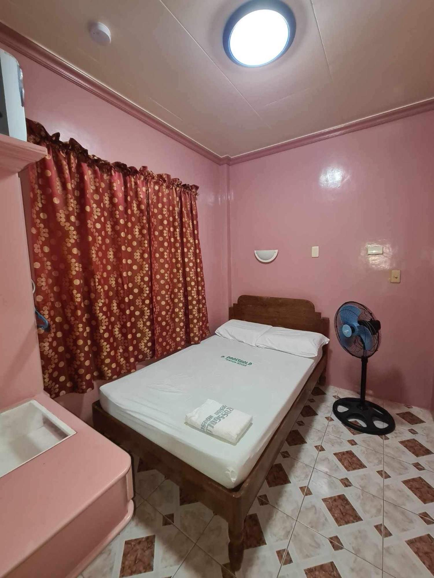 Drossgold Pension House Tubigon 외부 사진